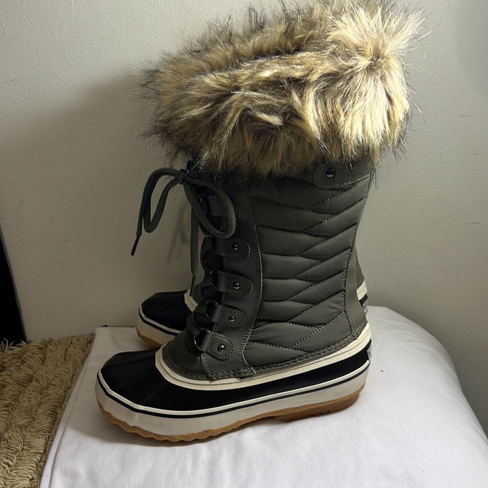 NEW PORTLAND LACE UP GREEN BOOTS WOMAN SIZE 6